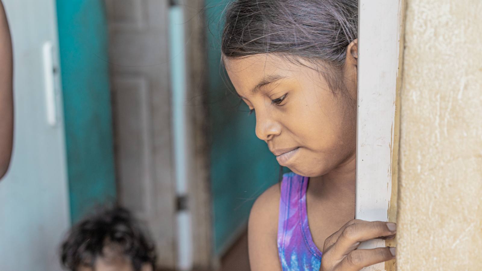 Niña en una puerta, Maracaibo